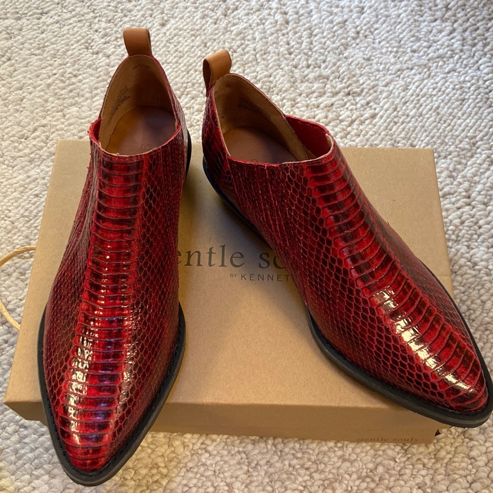 NWT, Gentle Souls red snakeskin like booties